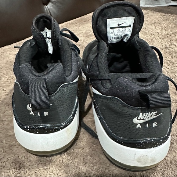 Nike Black and white Sneakers main image 5